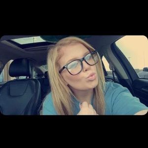 Meet your Posher, Maci